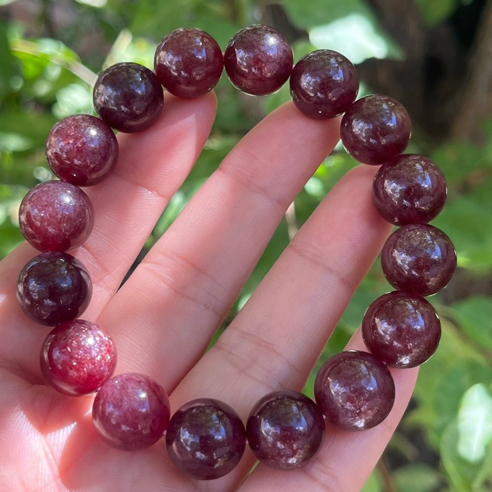 13mm stretchable‎ red flashy strawberry quartz bracelet